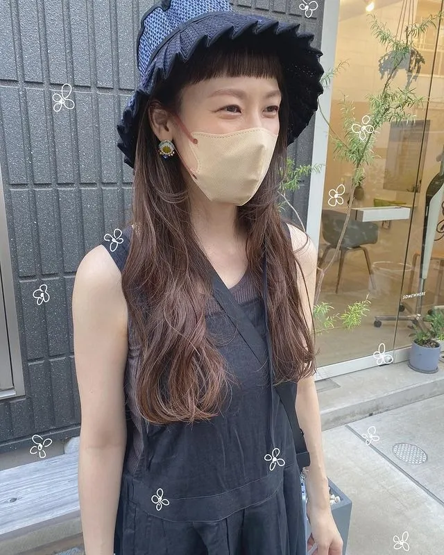ぱつっと切った毛先と耳前に入れたレイヤーで動きを